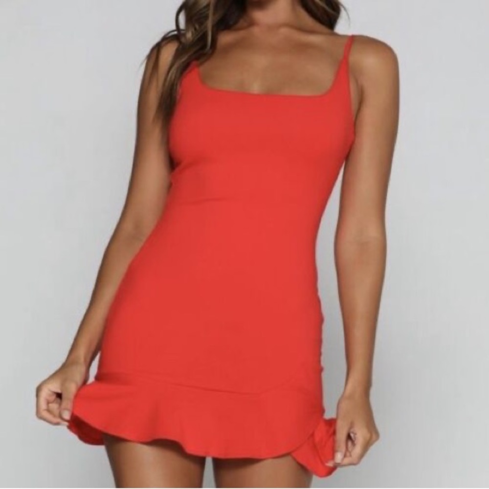 Meshki Red Angela Dress super cute
Minor stains hardly noticeable